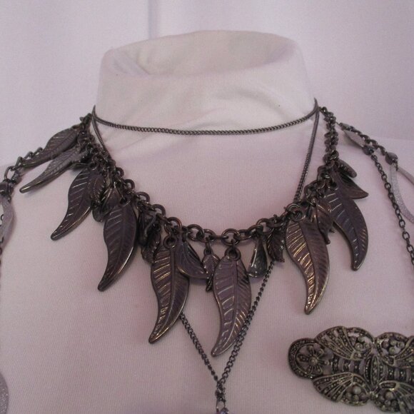 Lot of (3) Necklaces Unsigned Fashion (1) Gun Metal Brooch - Picture 2 of 9